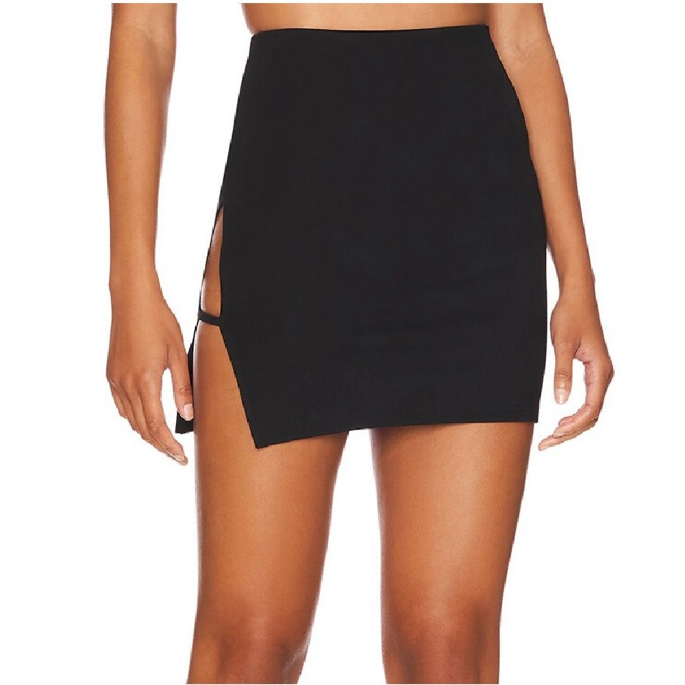 Superdown, Dixie Slit skirt